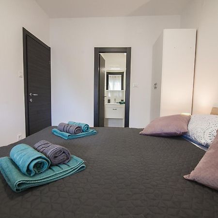 Family Apartments Brach Бол Экстерьер фото