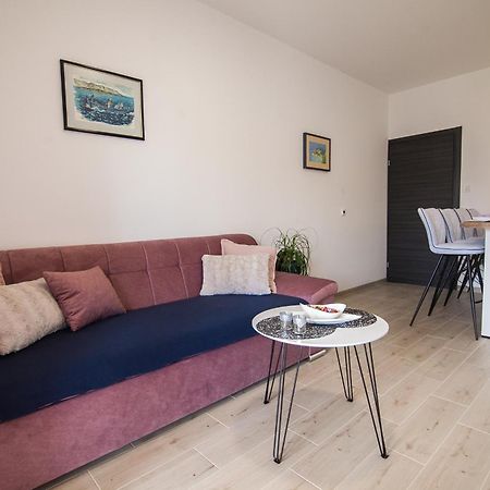 Family Apartments Brach Бол Экстерьер фото