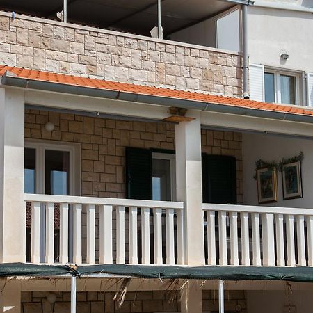Family Apartments Brach Бол Экстерьер фото