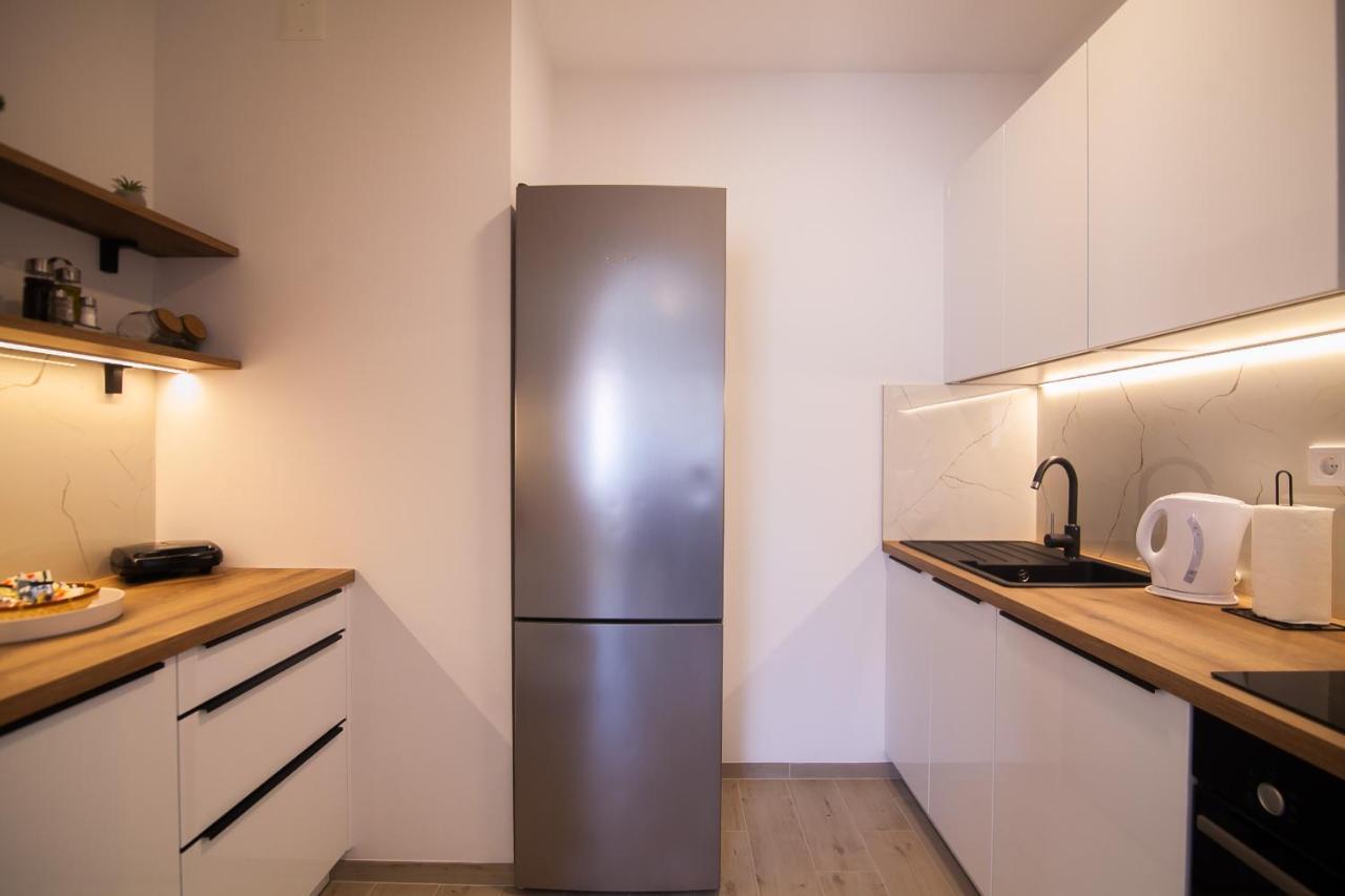 Family Apartments Brach Бол Экстерьер фото