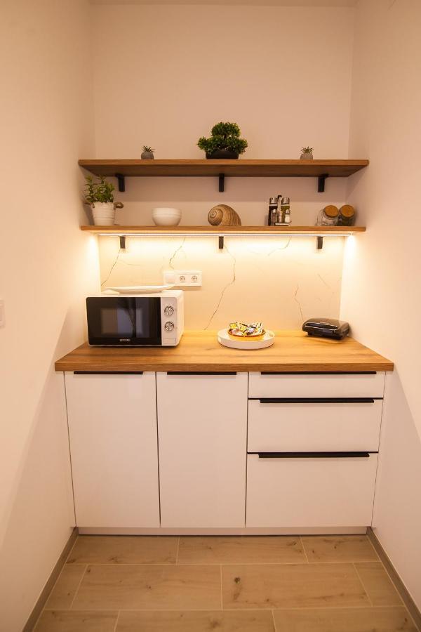 Family Apartments Brach Бол Экстерьер фото