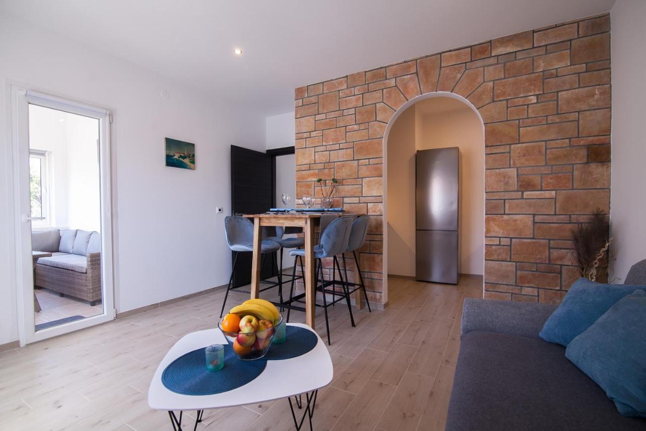 Family Apartments Brach Бол Экстерьер фото
