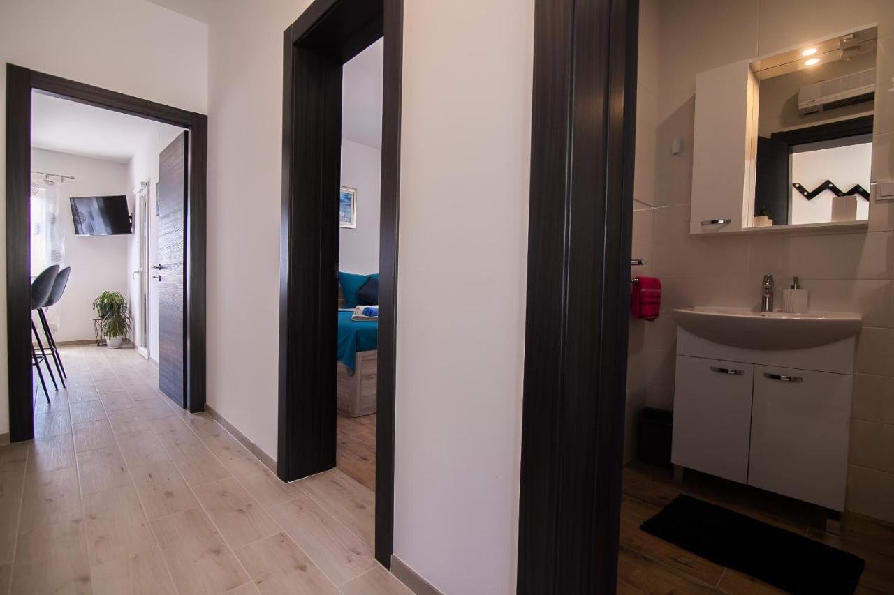 Family Apartments Brach Бол Экстерьер фото