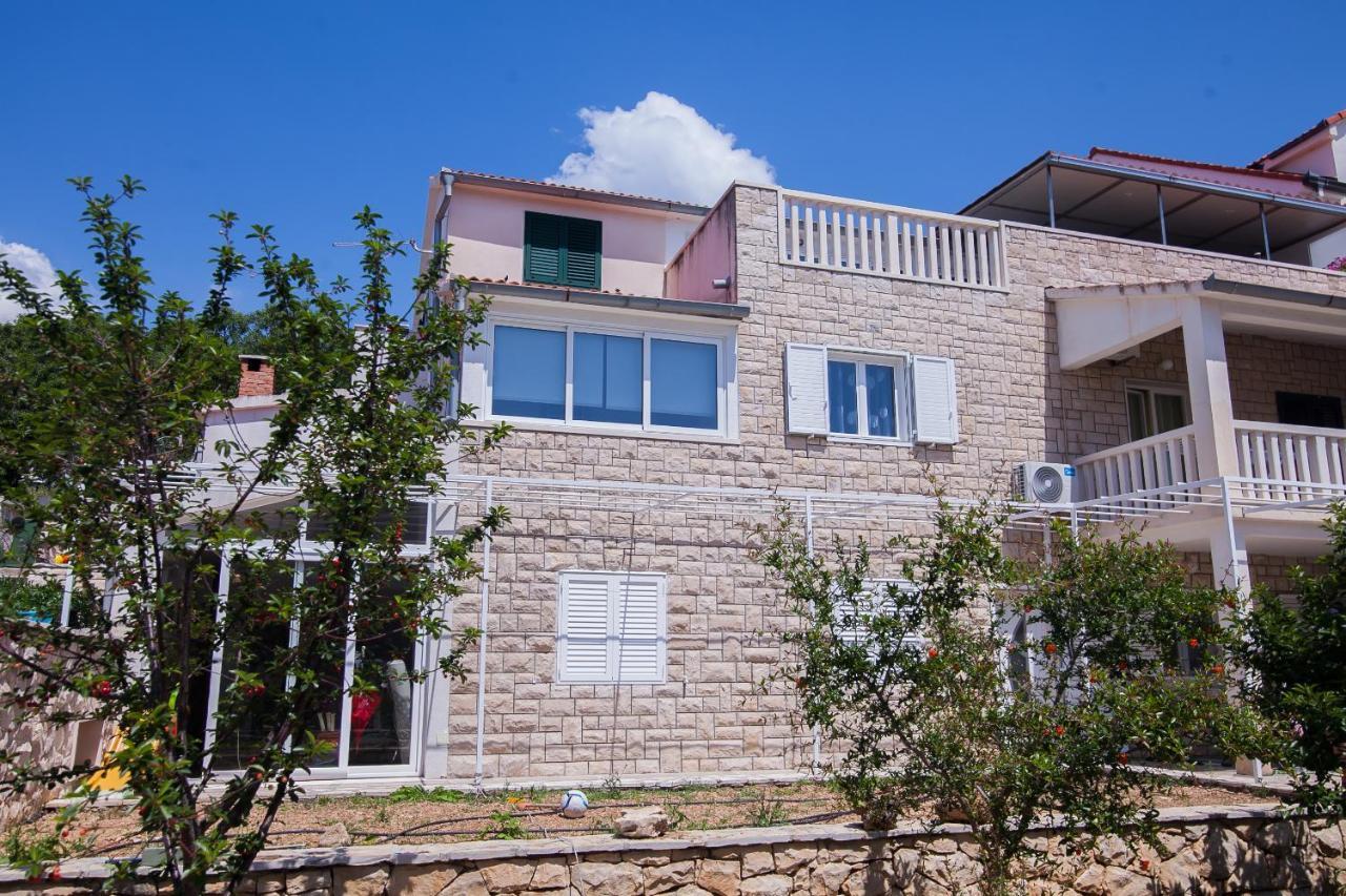 Family Apartments Brach Бол Экстерьер фото