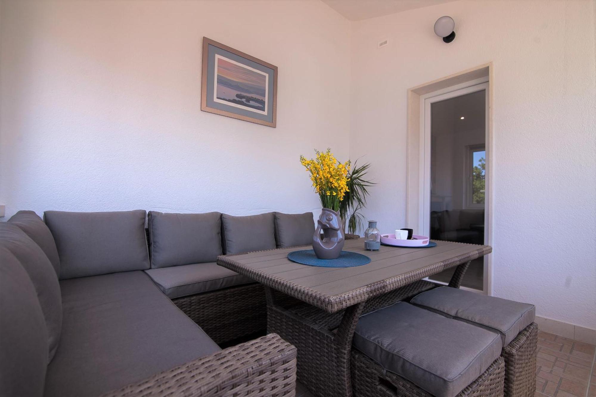 Family Apartments Brach Бол Экстерьер фото