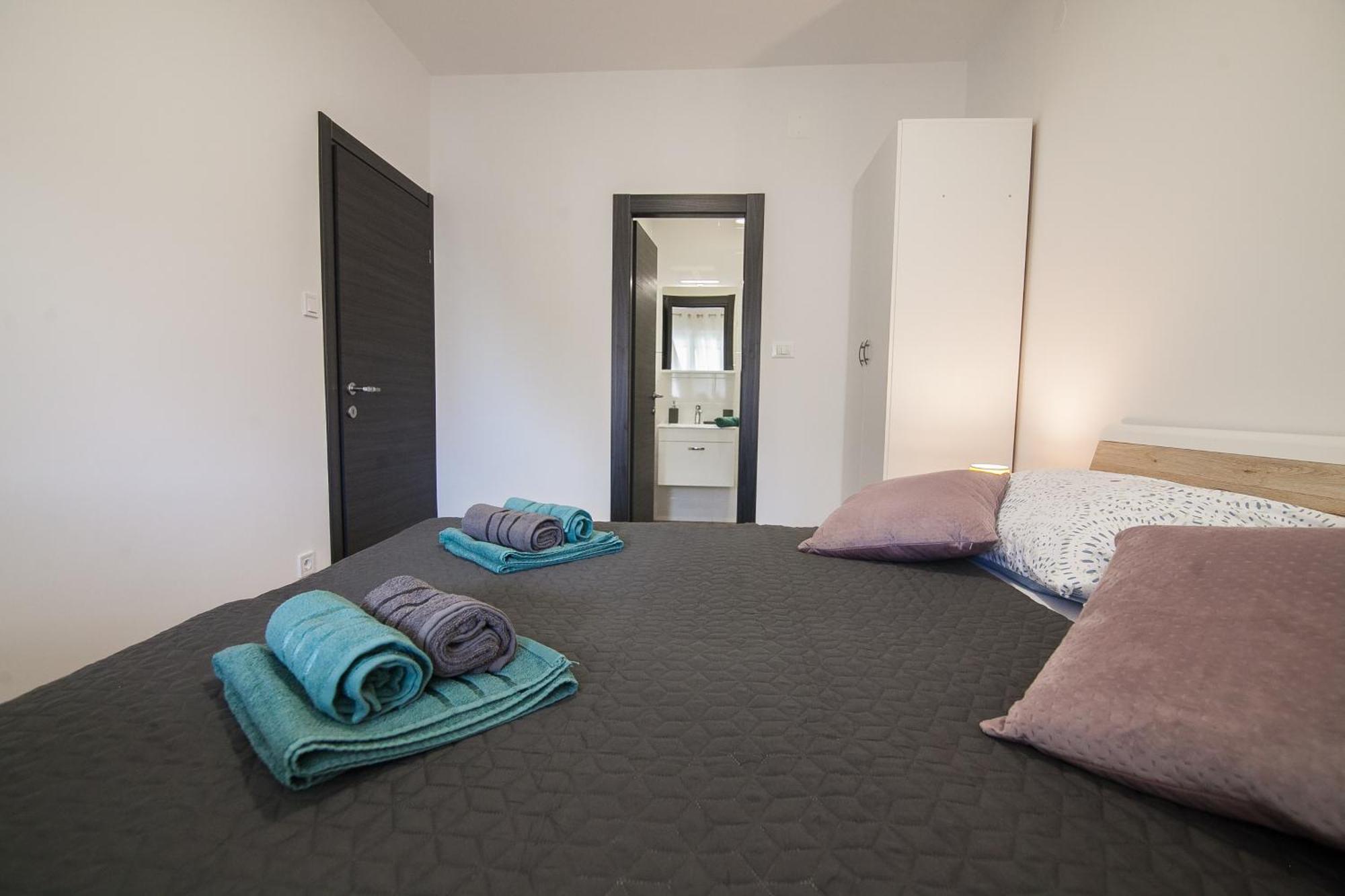 Family Apartments Brach Бол Экстерьер фото