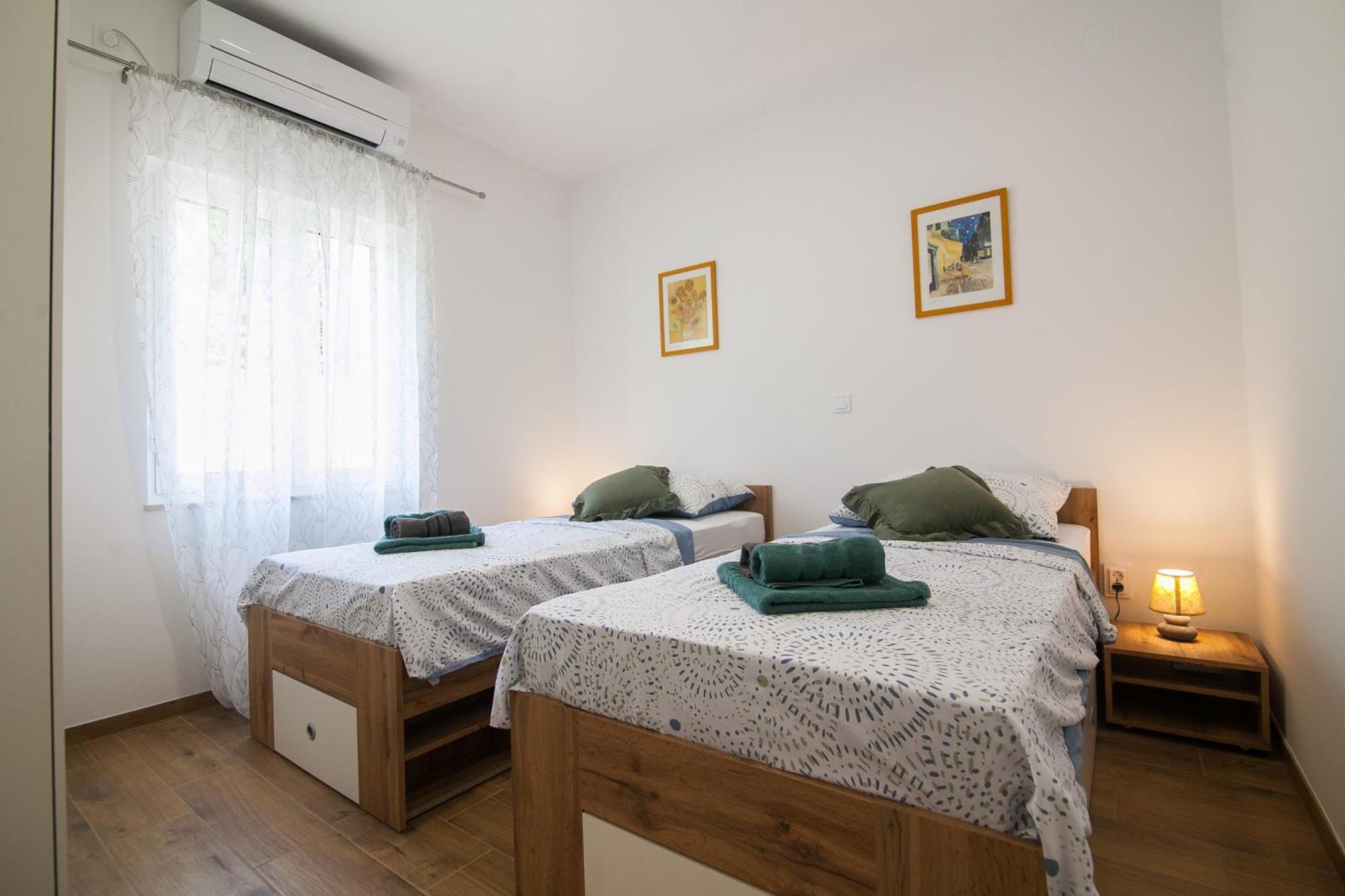 Family Apartments Brach Бол Экстерьер фото