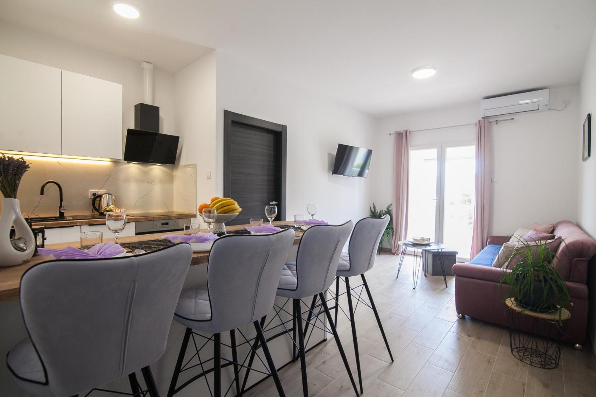 Family Apartments Brach Бол Экстерьер фото