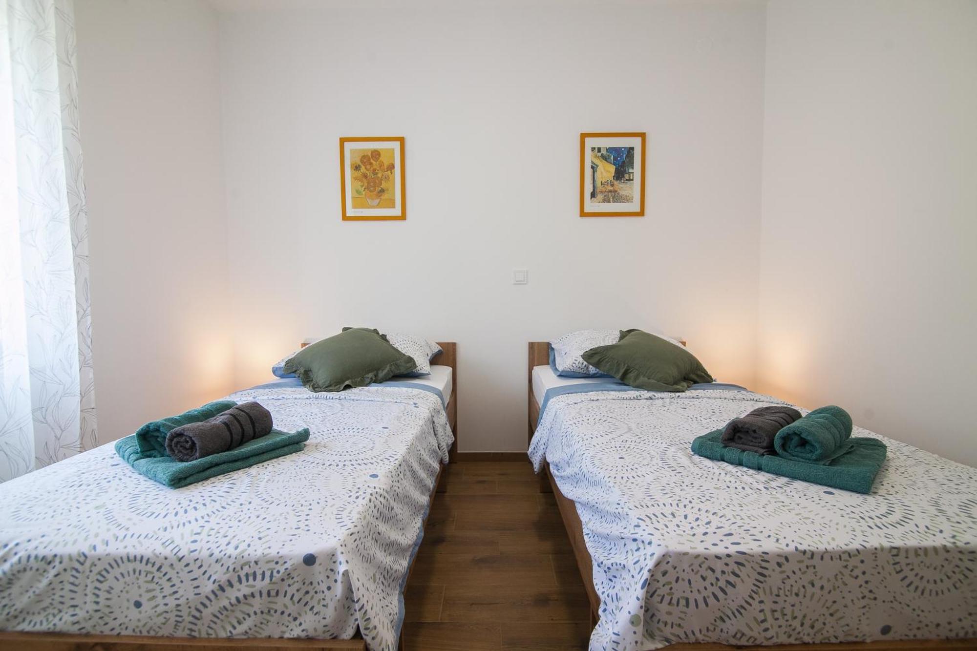 Family Apartments Brach Бол Экстерьер фото