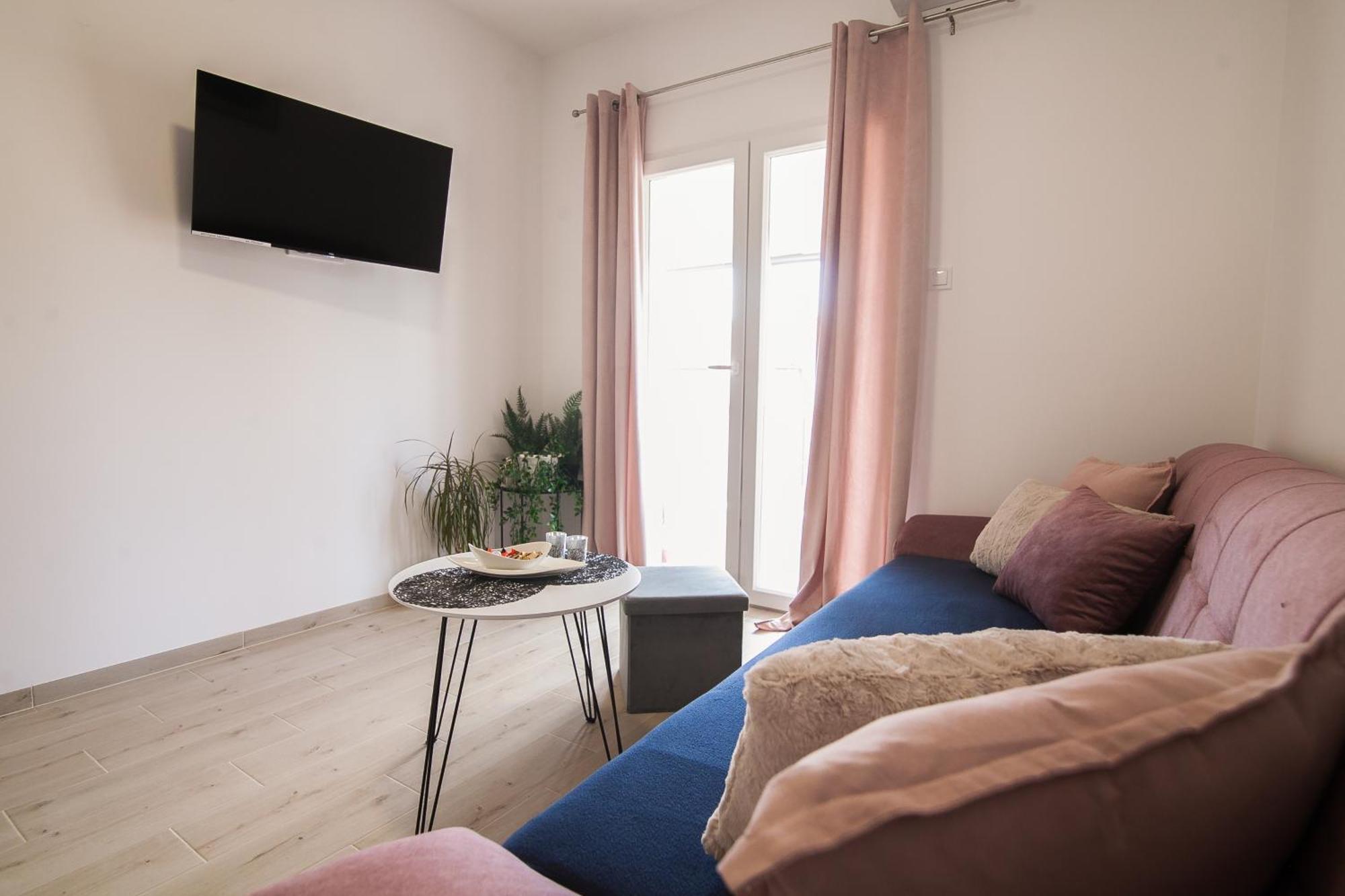 Family Apartments Brach Бол Экстерьер фото