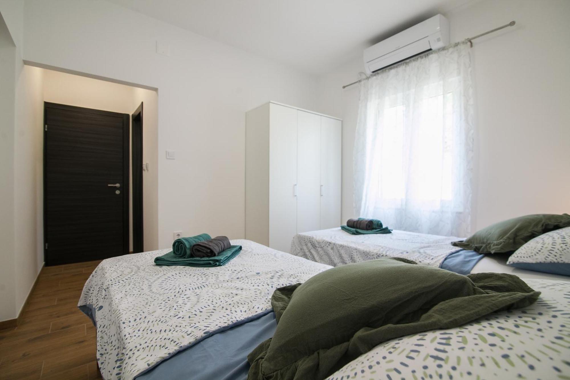 Family Apartments Brach Бол Экстерьер фото