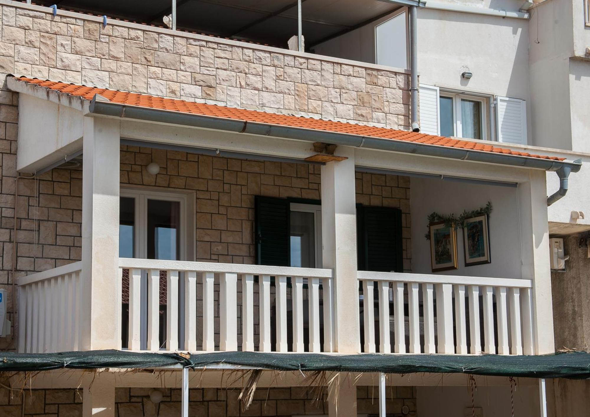 Family Apartments Brach Бол Экстерьер фото